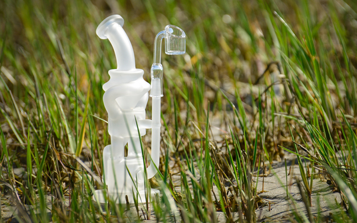 10 Signs You're a Southern Cannabis Smoker – Southern Sunset and Dab Rig